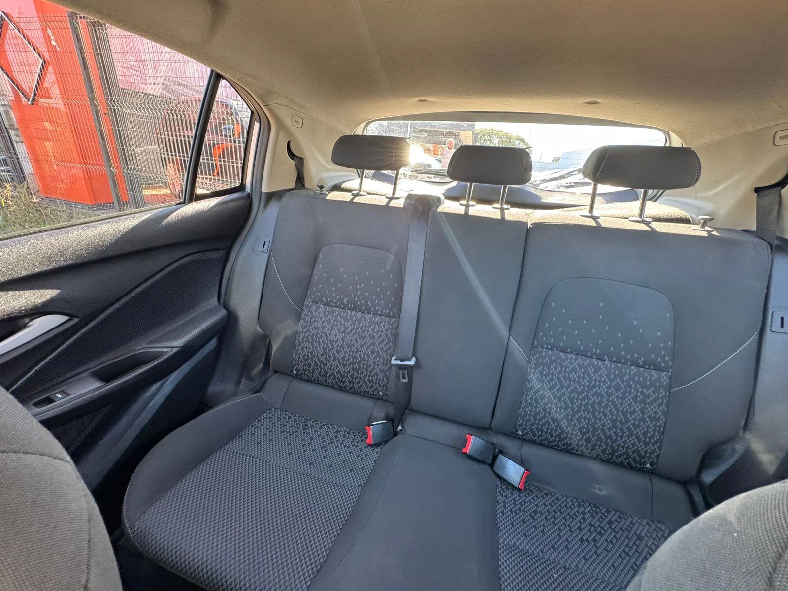 CHEVROLET Onix Hatch - Foto