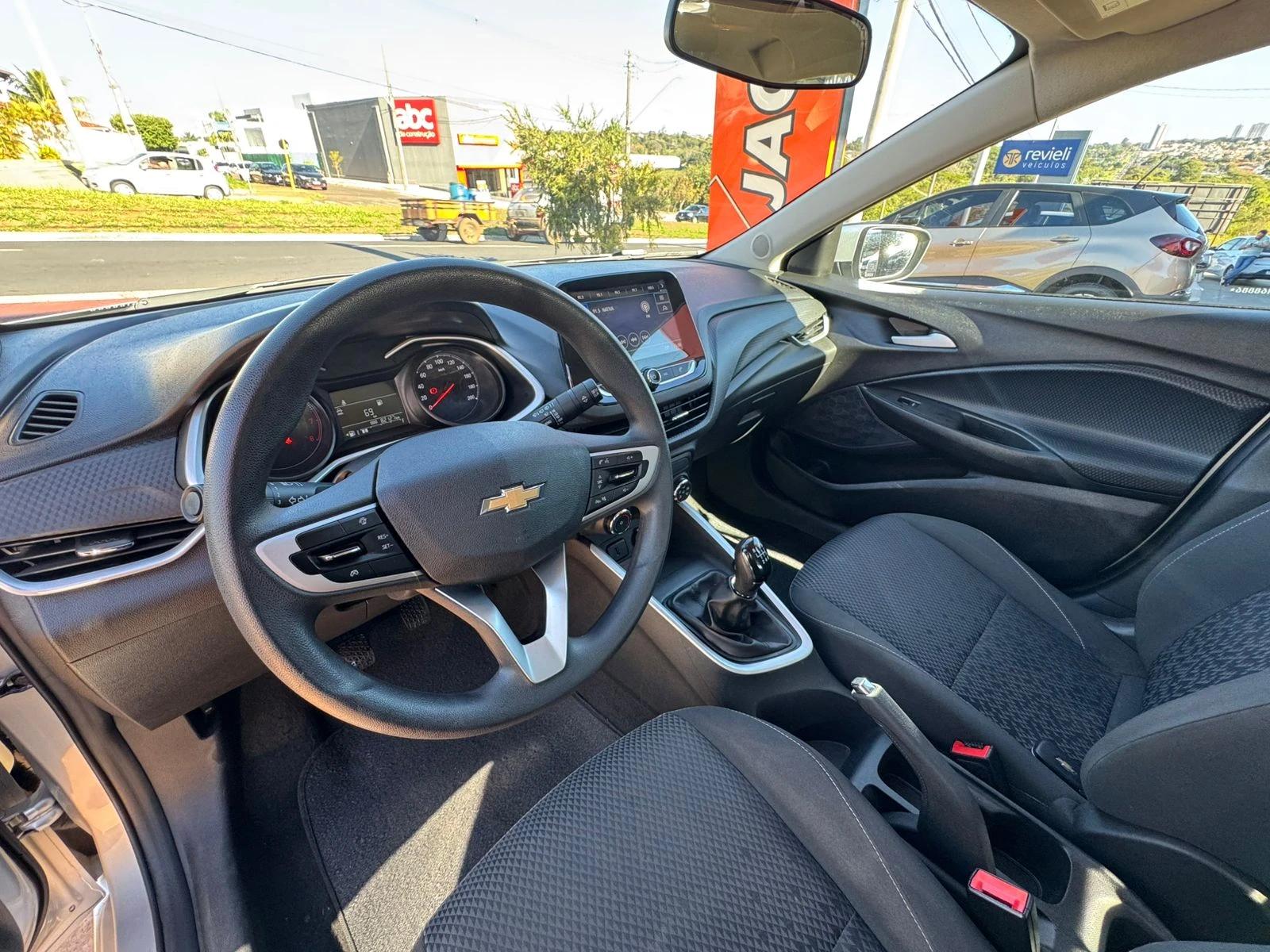 CHEVROLET Onix Hatch - Foto