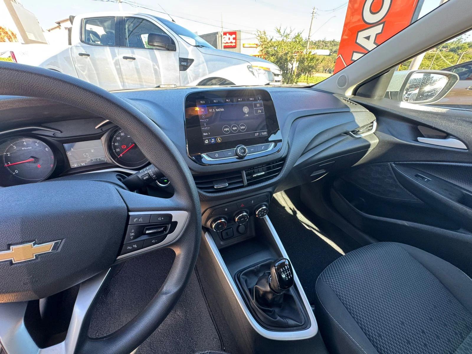 CHEVROLET Onix Hatch - Foto