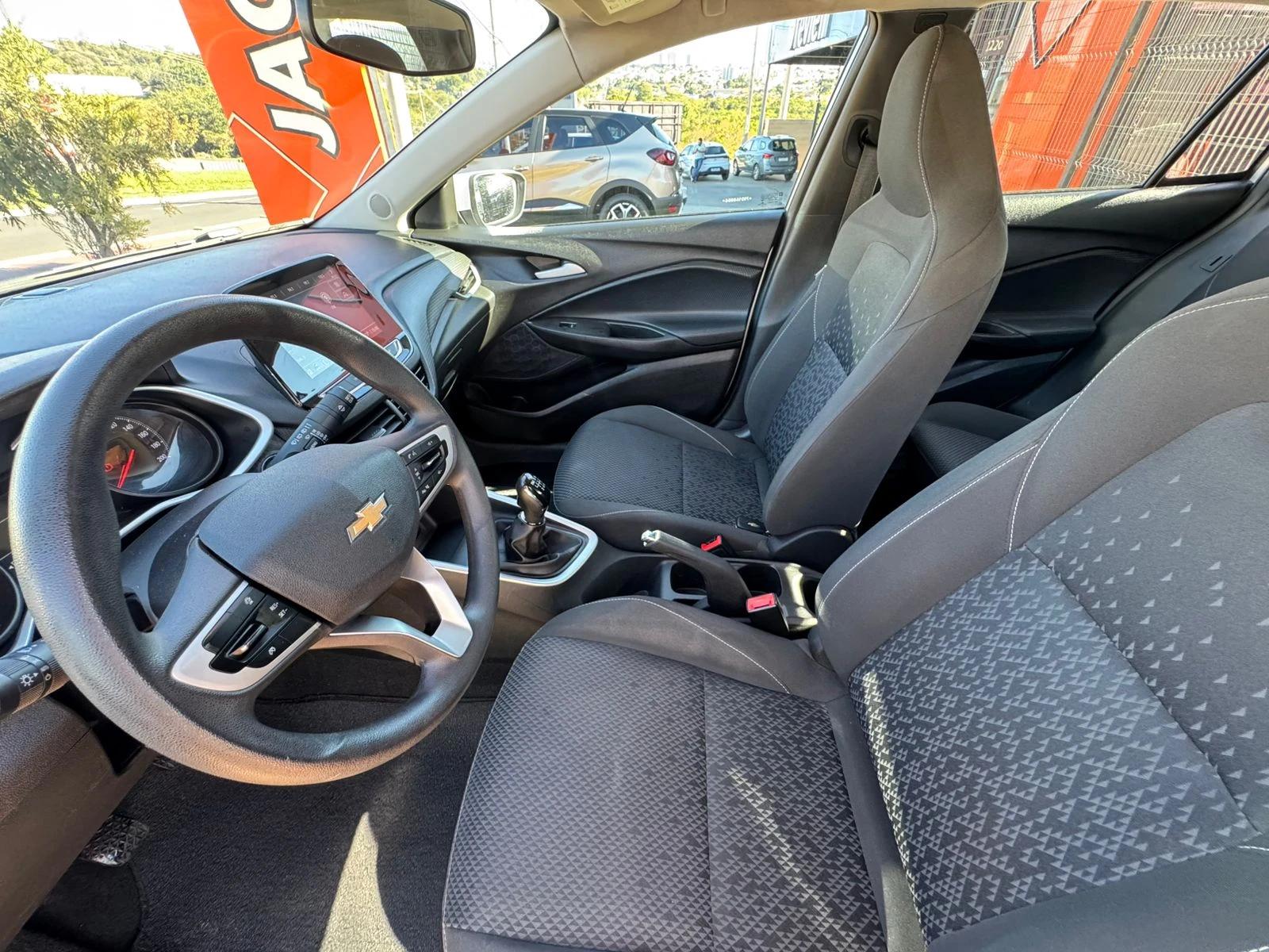 CHEVROLET Onix Hatch - Foto