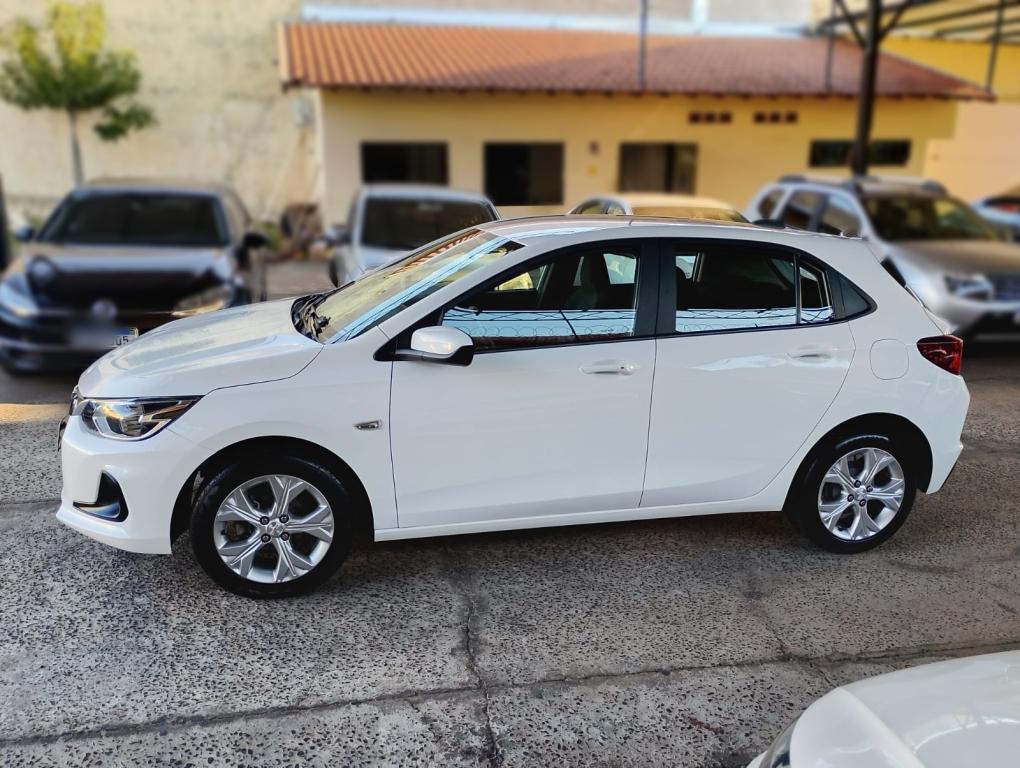 CHEVROLET Onix Hatch - Foto