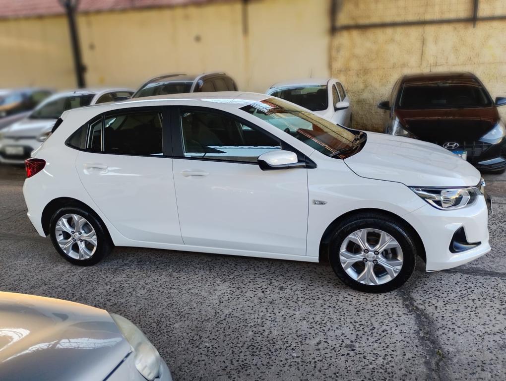 CHEVROLET Onix Hatch - Foto