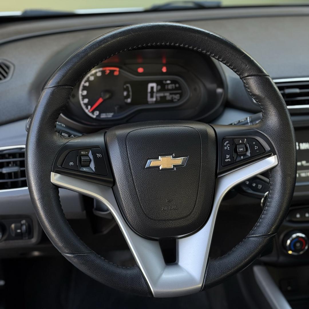 CHEVROLET Onix Hatch - Foto