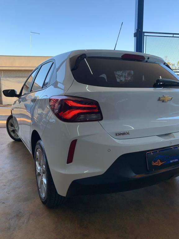 CHEVROLET Onix Hatch - Foto