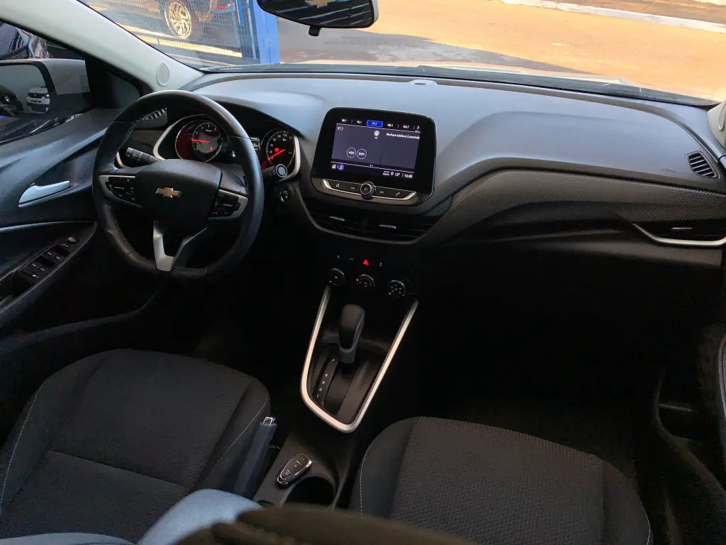 CHEVROLET Onix Hatch - Foto