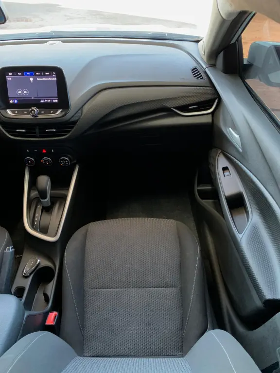 CHEVROLET Onix Hatch - Foto