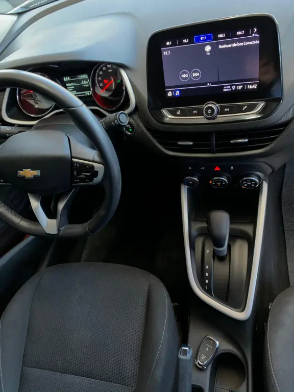 CHEVROLET Onix Hatch - Foto