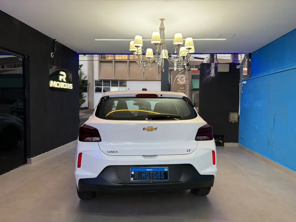 CHEVROLET Onix Hatch - Foto