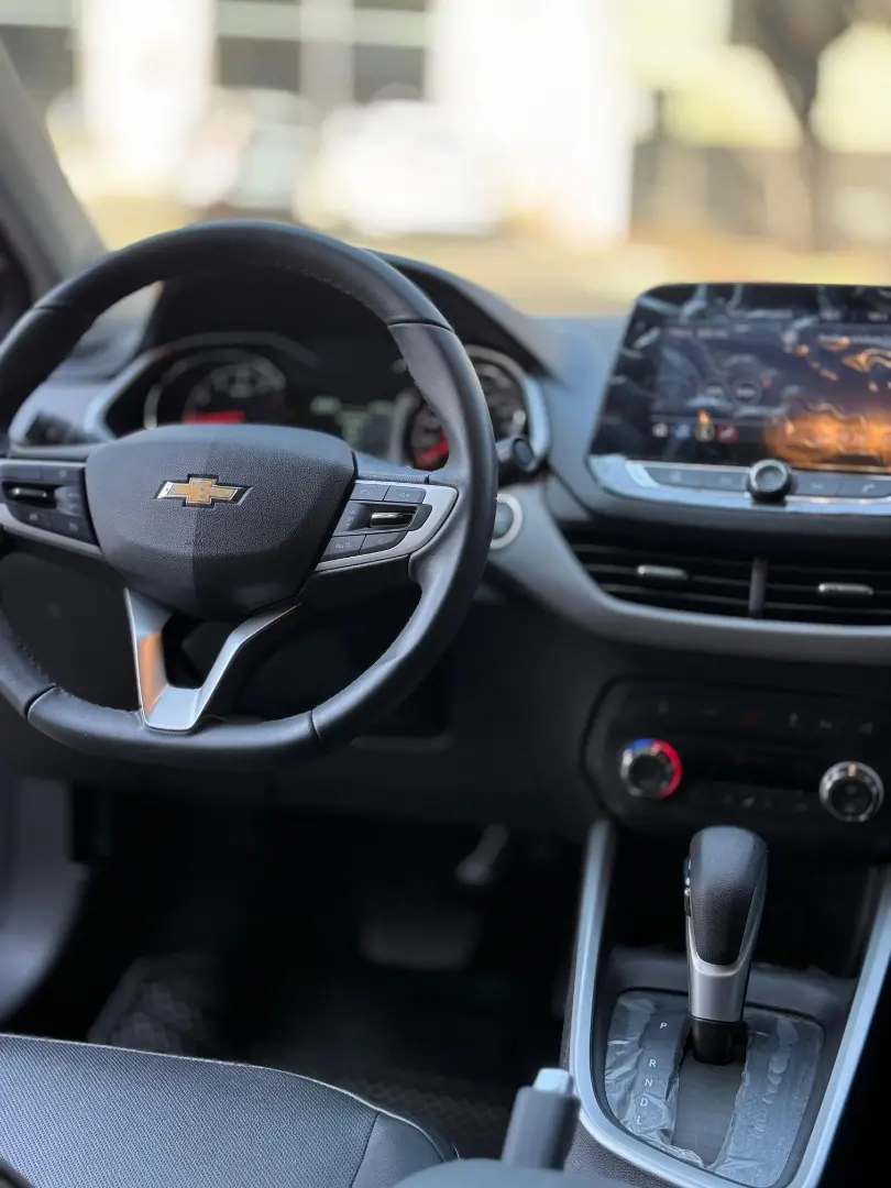 CHEVROLET Onix Hatch - Foto