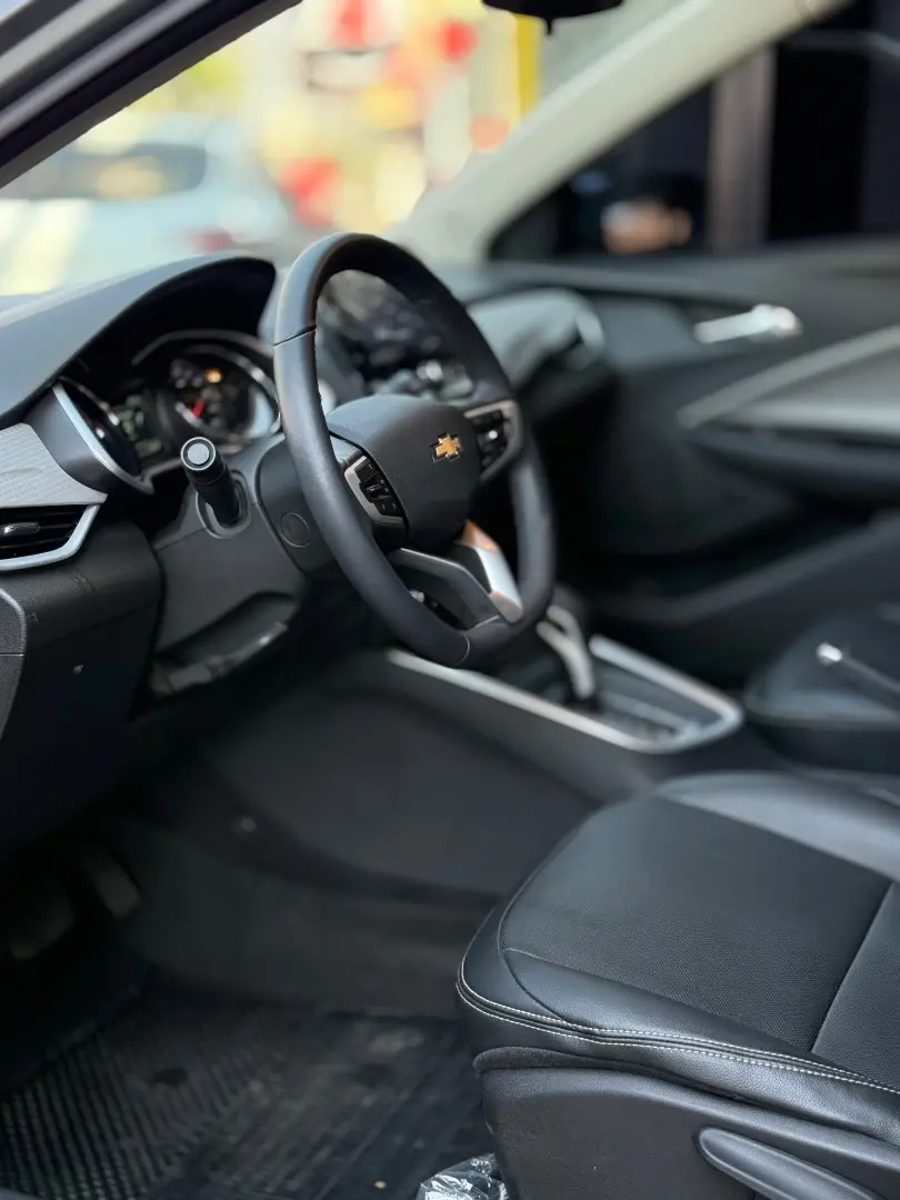 CHEVROLET Onix Hatch - Foto