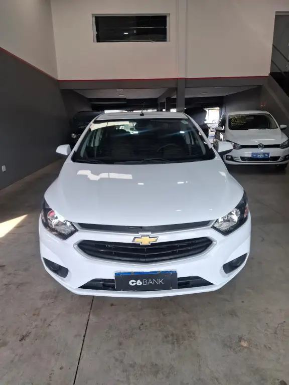 CHEVROLET Onix Hatch - Foto