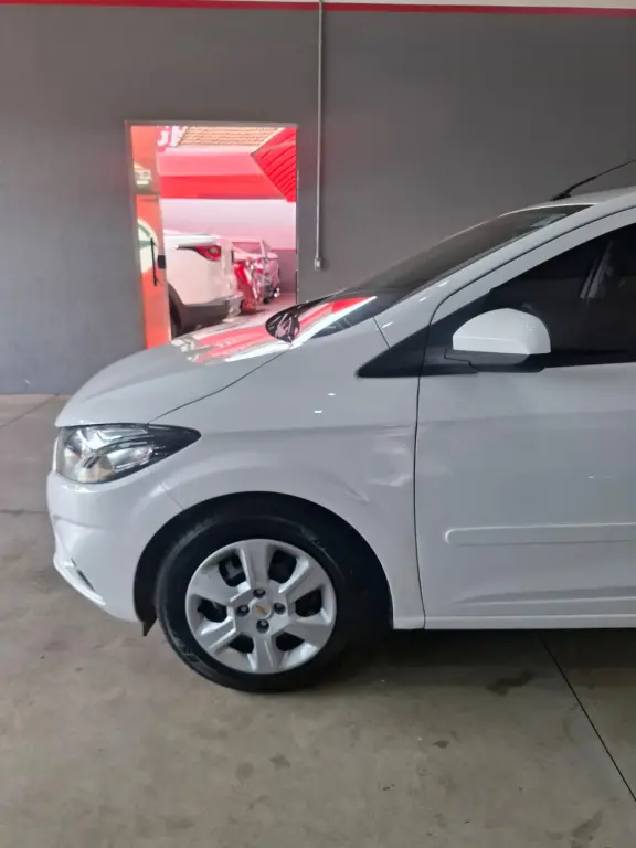 CHEVROLET Onix Hatch - Foto