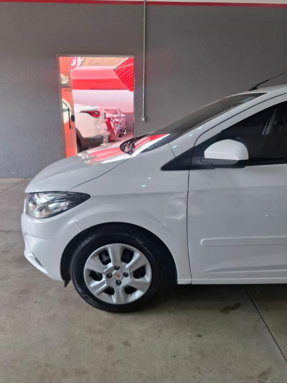 CHEVROLET Onix Hatch - Foto