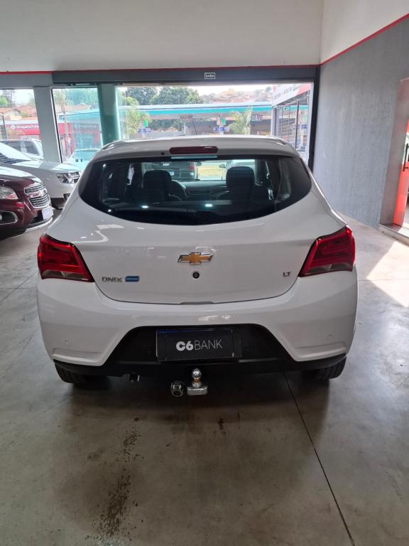 CHEVROLET Onix Hatch - Foto