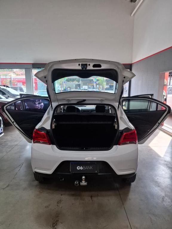 CHEVROLET Onix Hatch - Foto