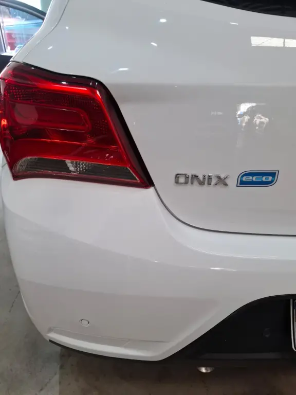 CHEVROLET Onix Hatch - Foto