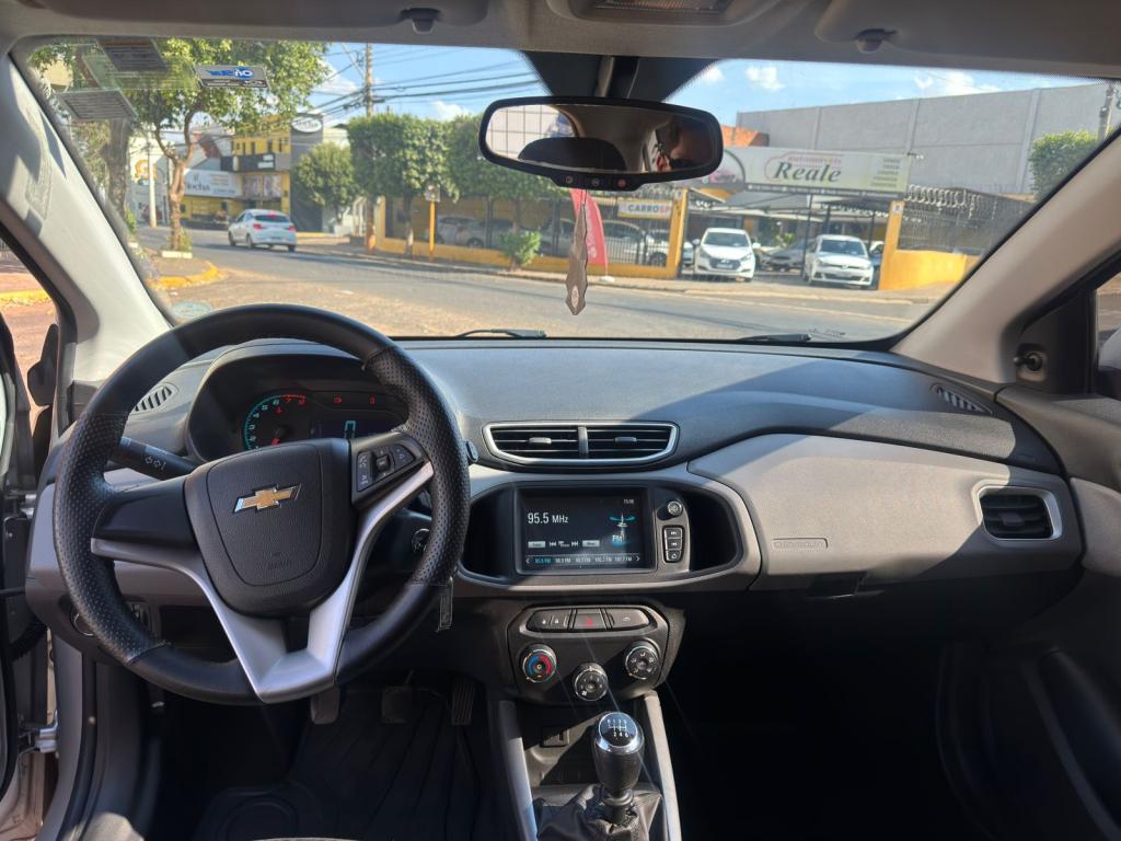 CHEVROLET Onix Hatch - Foto