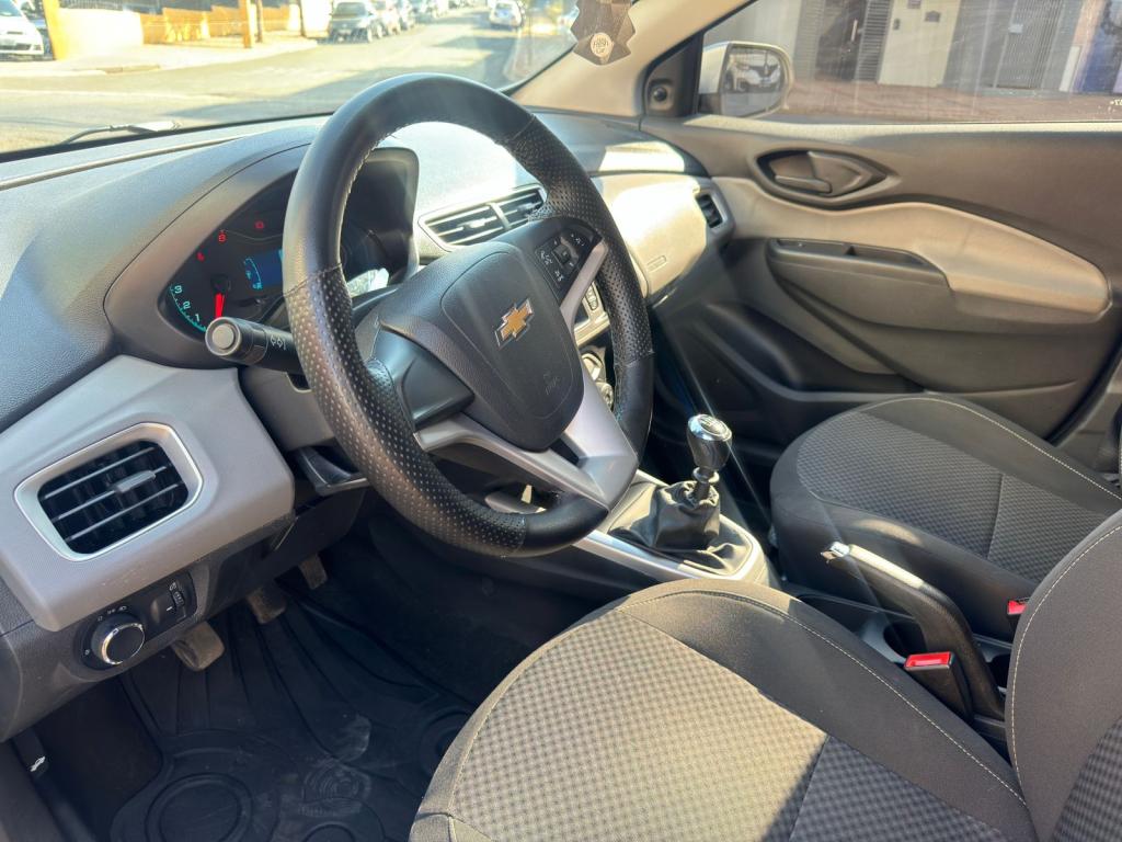 CHEVROLET Onix Hatch - Foto