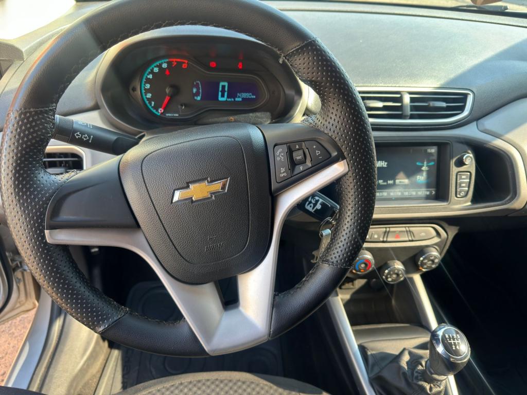 CHEVROLET Onix Hatch - Foto