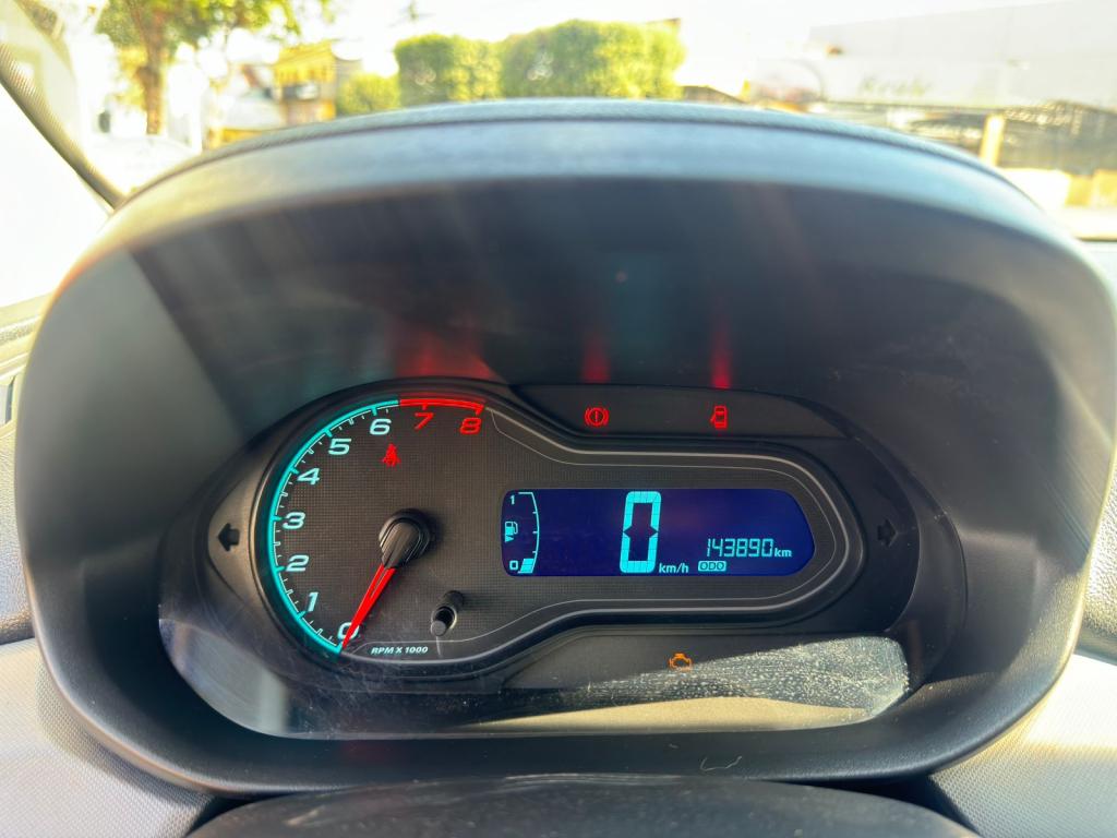 CHEVROLET Onix Hatch - Foto