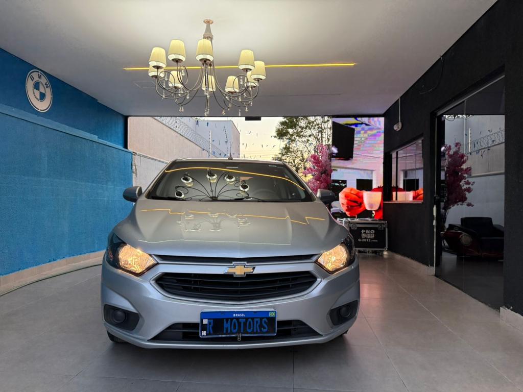 CHEVROLET Onix Hatch - Foto