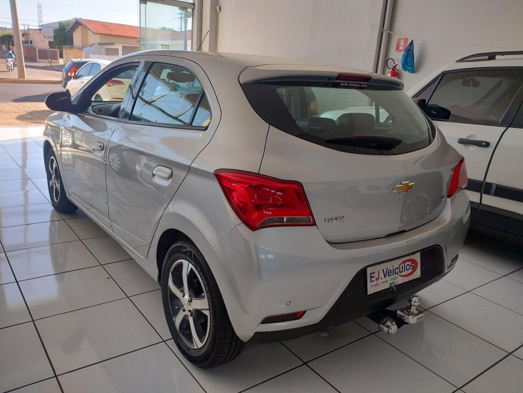 CHEVROLET Onix Hatch - Foto