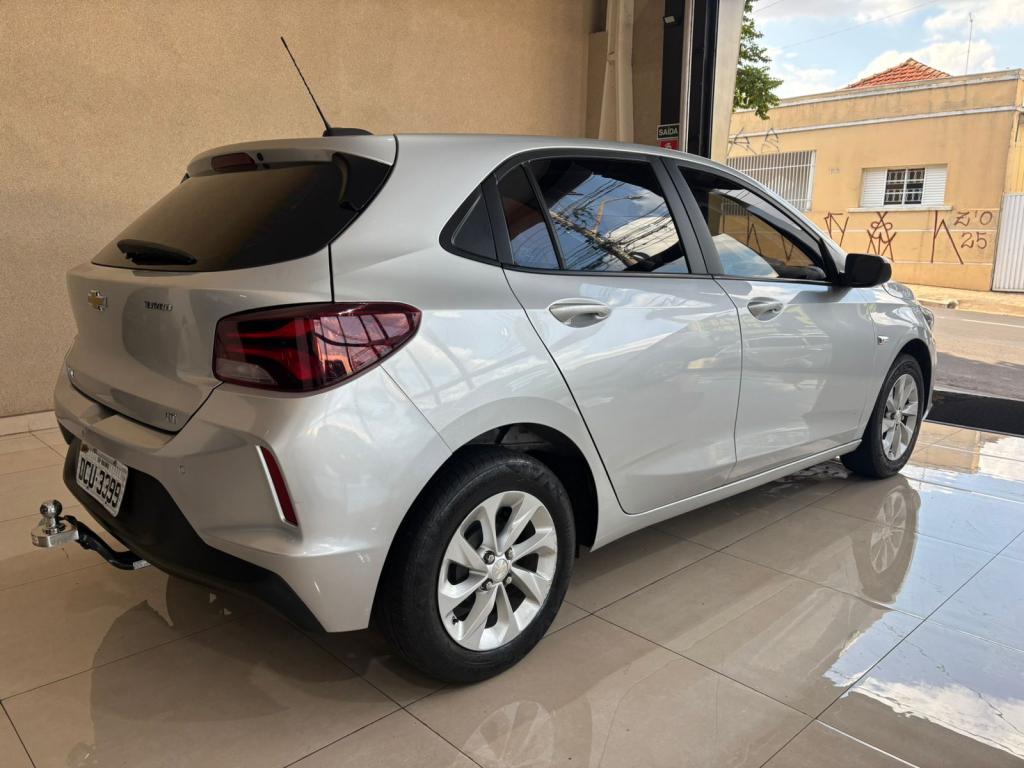 CHEVROLET Onix Hatch - Foto