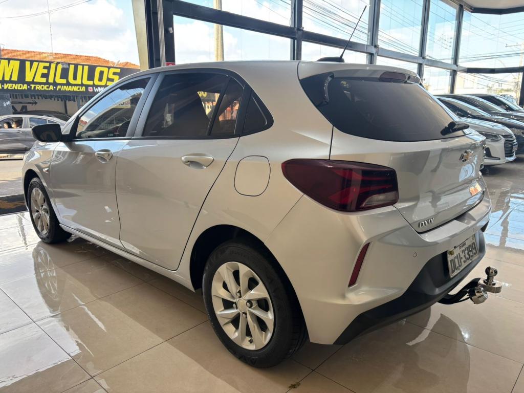 CHEVROLET Onix Hatch - Foto