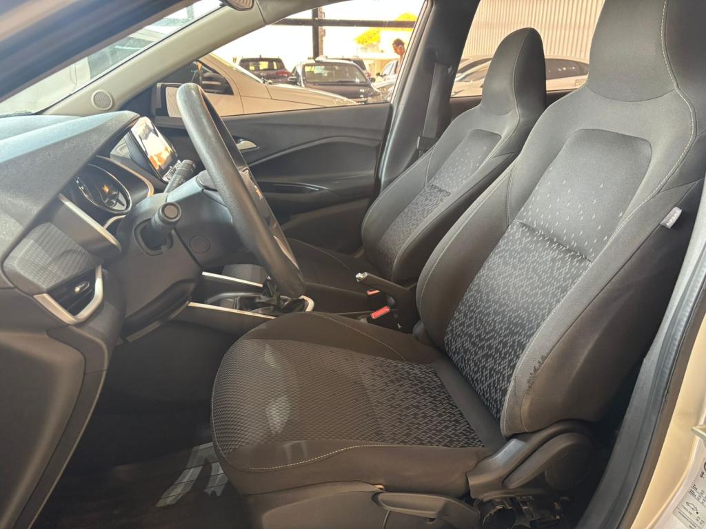 CHEVROLET Onix Hatch - Foto