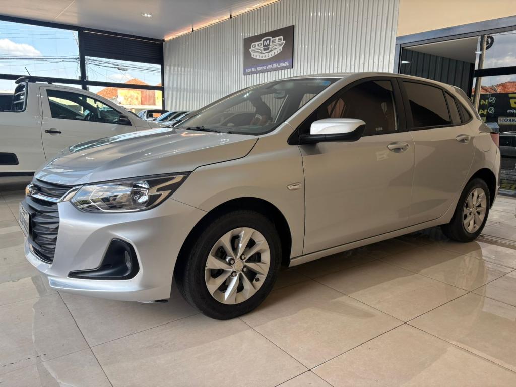 CHEVROLET Onix Hatch - Foto