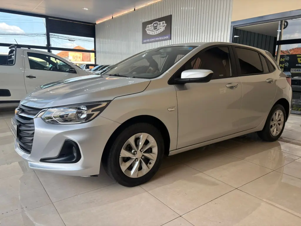 CHEVROLET Onix Hatch - Foto