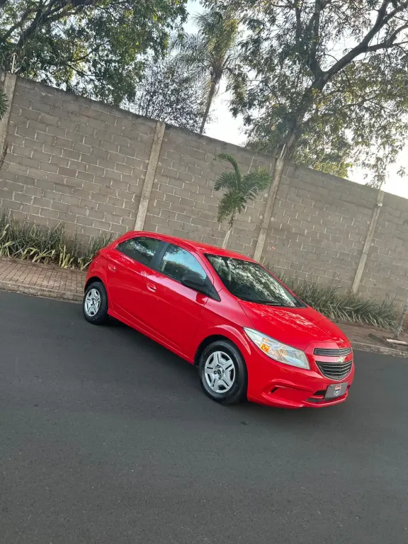 CHEVROLET Onix Hatch - Foto