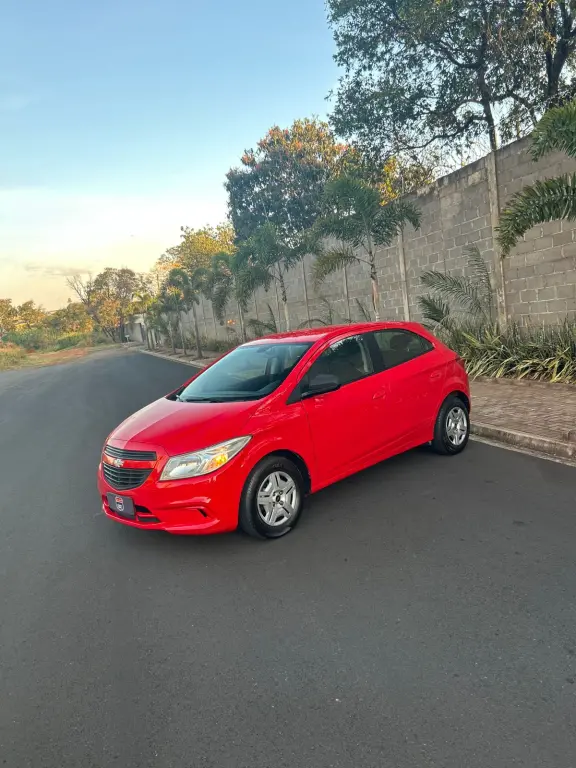 CHEVROLET Onix Hatch - Foto