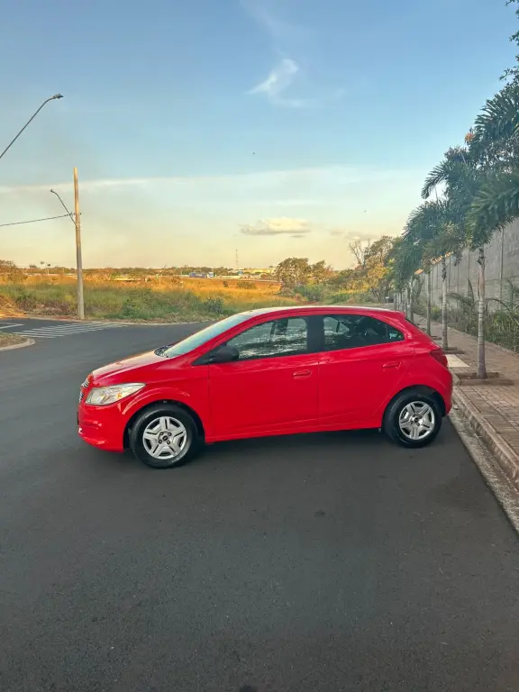 CHEVROLET Onix Hatch - Foto
