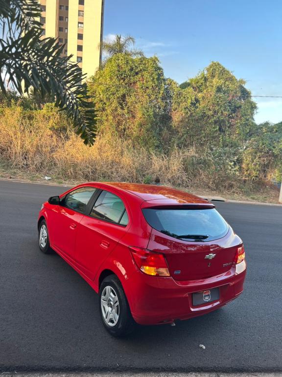 CHEVROLET Onix Hatch - Foto