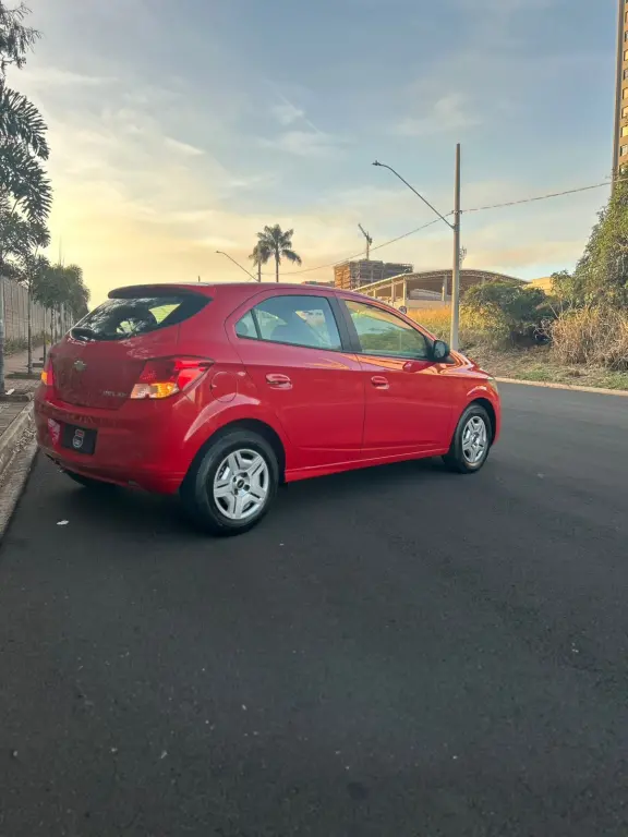 CHEVROLET Onix Hatch - Foto
