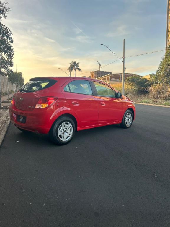 CHEVROLET Onix Hatch - Foto