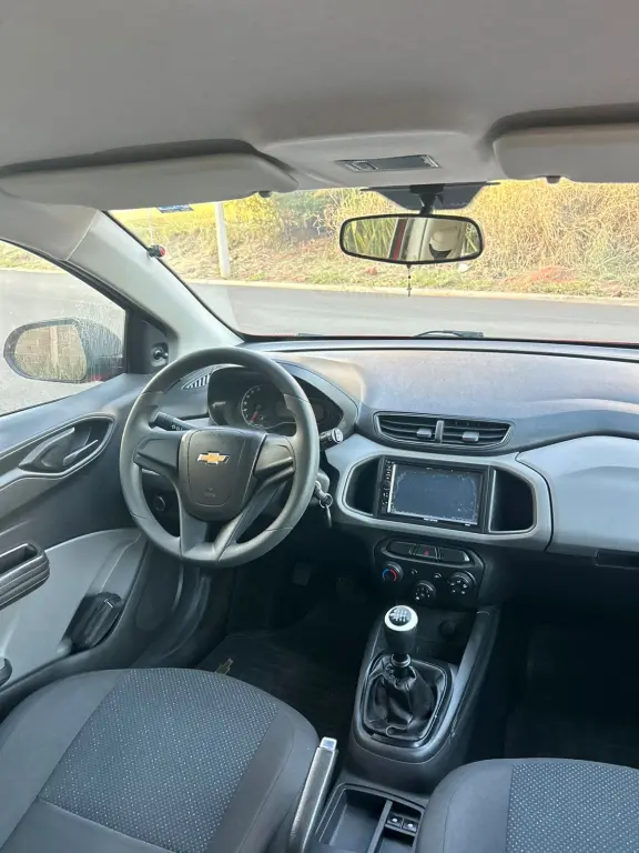 CHEVROLET Onix Hatch - Foto