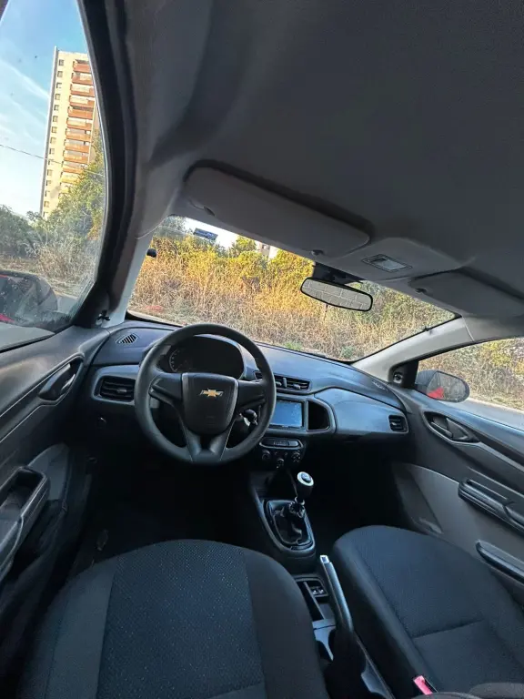 CHEVROLET Onix Hatch - Foto