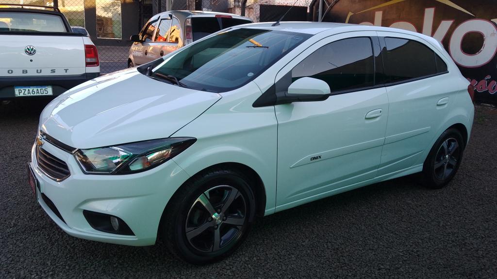 CHEVROLET Onix Hatch - Foto