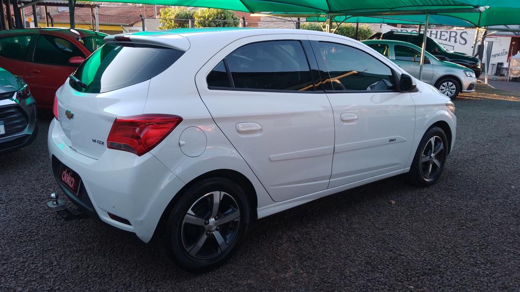 CHEVROLET Onix Hatch - Foto