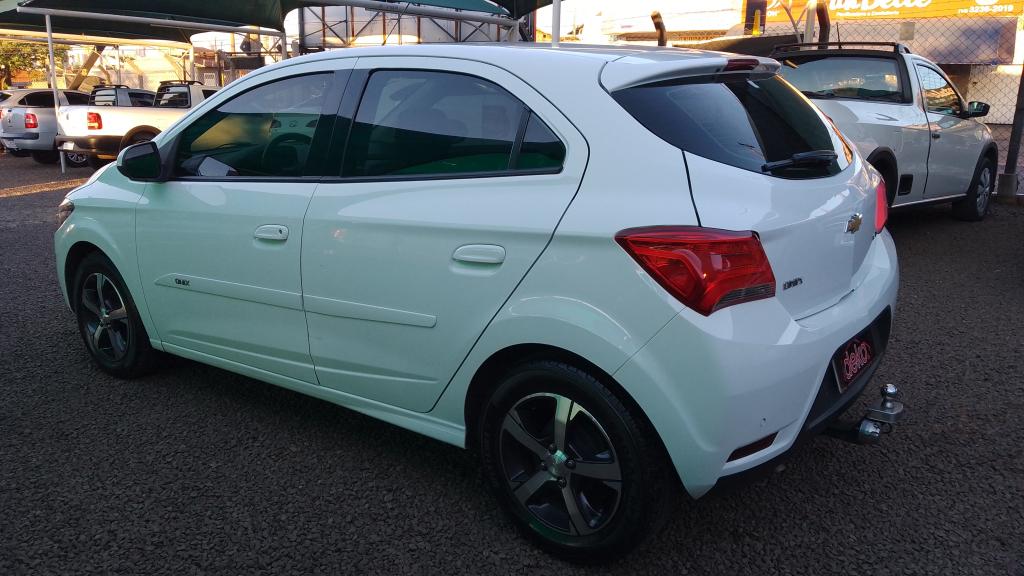 CHEVROLET Onix Hatch - Foto