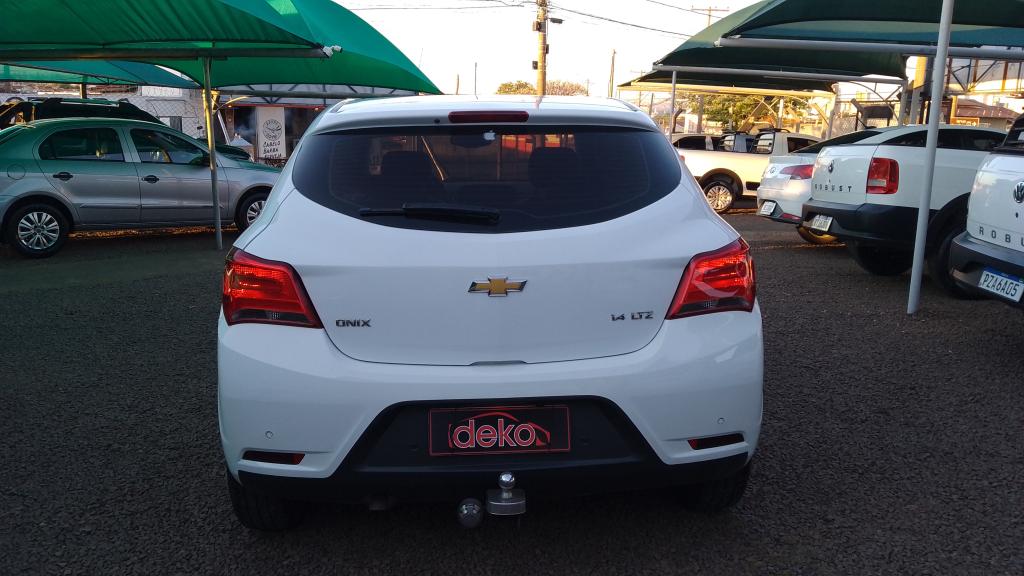 CHEVROLET Onix Hatch - Foto