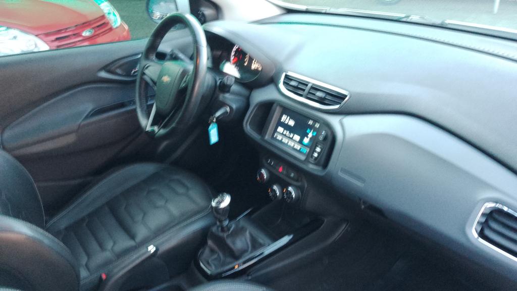 CHEVROLET Onix Hatch - Foto