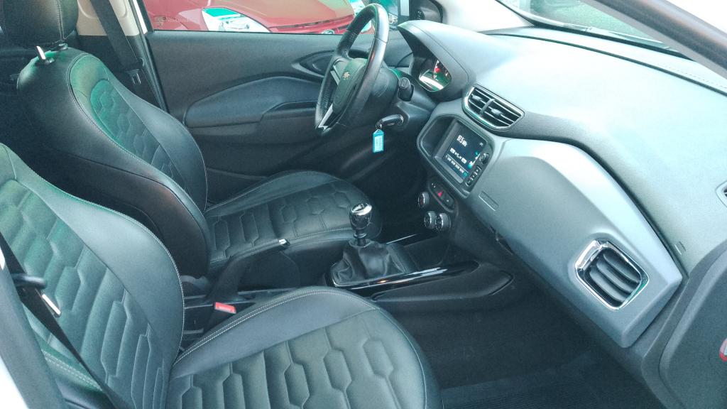 CHEVROLET Onix Hatch - Foto