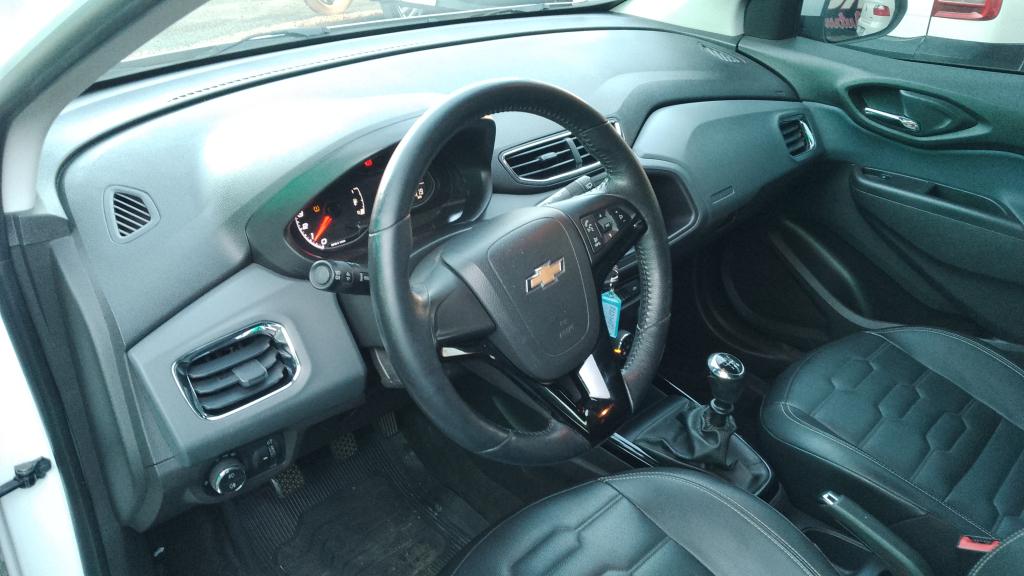 CHEVROLET Onix Hatch - Foto