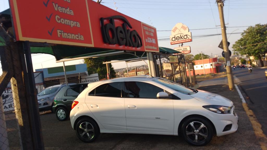 CHEVROLET Onix Hatch - Foto