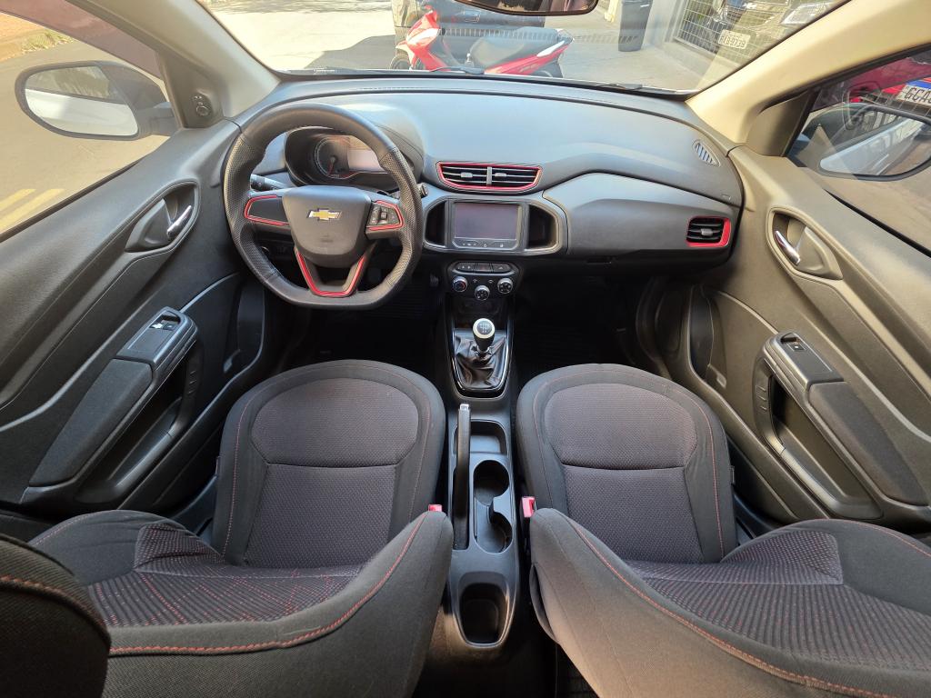 CHEVROLET Onix Hatch - Foto