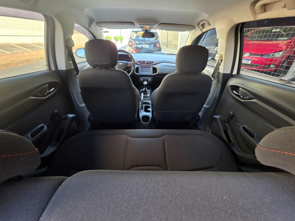 CHEVROLET Onix Hatch - Foto