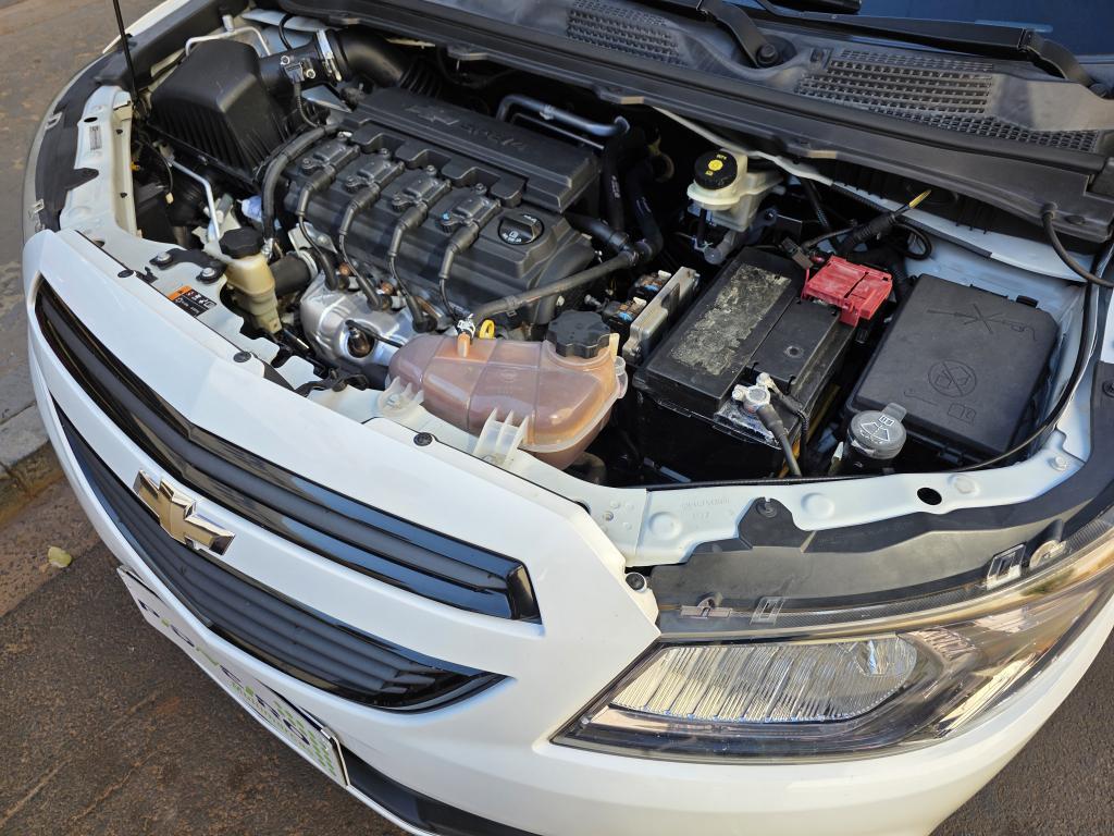 CHEVROLET Onix Hatch - Foto